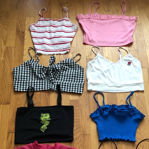 Bundle of crop tops - Picture 1 of 11